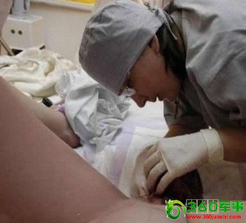 一组伟大母亲分娩过程的照片，看后令人震撼。把这样血淋淋的镜头展示给大家，并不是想吓唬谁，请加倍关心疼爱你的母亲、妻子。